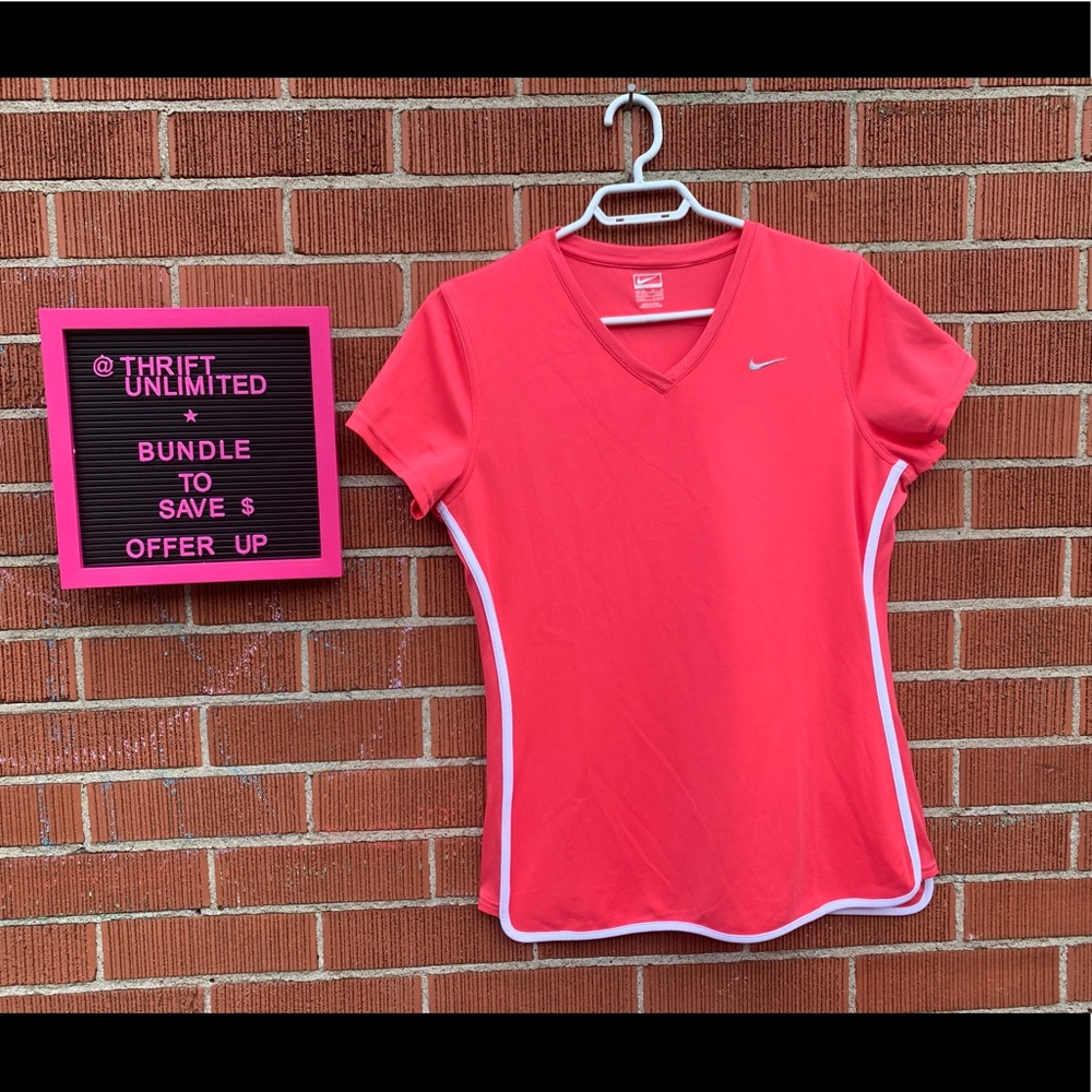 🎉HOST PICK!🎉NlKE💕performance pink and white v-neck t-shirt with mesh sides - Picture 2 of 9